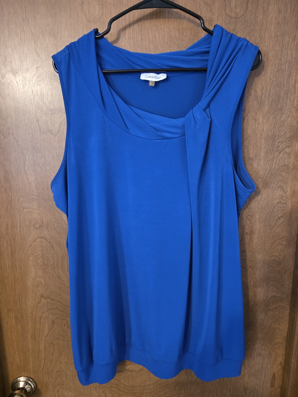 Calvin Klein Women’s Sleeveless Blue Twist-Neck Top